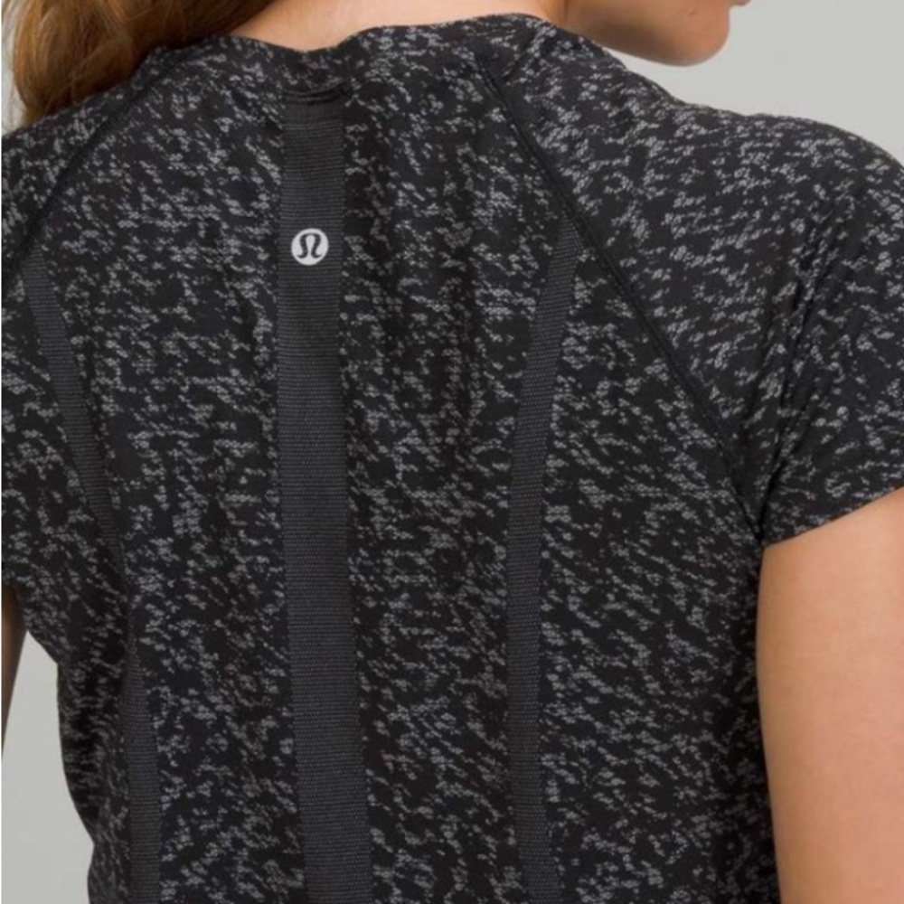 Lululemon Swiftly Tech Short Sleeve Shirt 2.0
Distorted Static Black Alpine, EUC - Picture 3 of 7